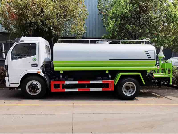 东风10方洒水车